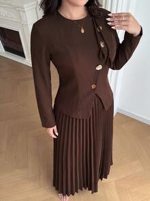 Feyla 大尺碼女款金屬單排扣長袖襯衫與百褶裙優雅兩件套 - 咖啡棕 - 查看 2