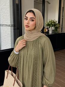 Solavon Gaun Elegan Wanita Ukuran Besar dengan Leher Bulat dan Lengan Panjang, Detail Renda Kontras - Hijau - View 3