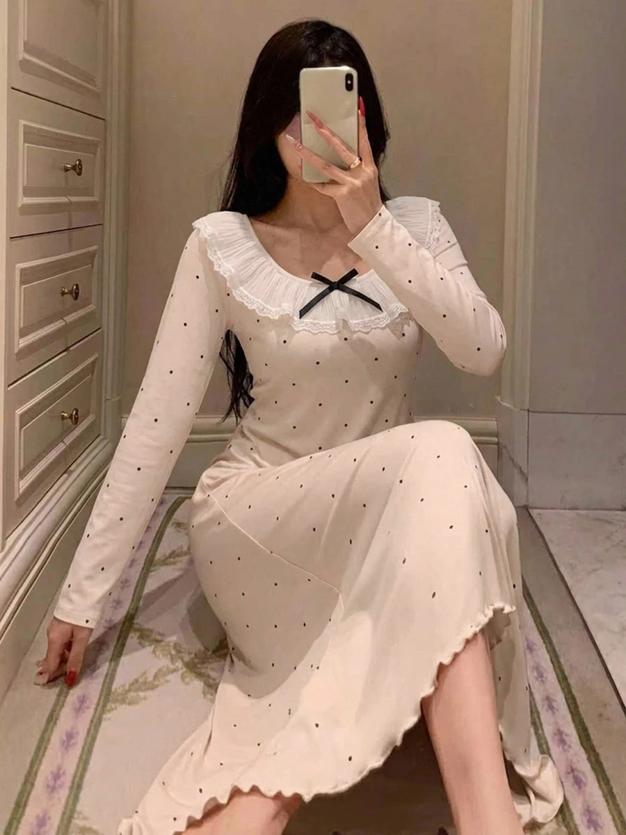 DAZY 波點滿版印花荷葉領女款睡裙 - 米色 - 查看 1