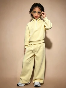 SHEIN 女童幼兒2件式運動服套裝，淺黃色感溫布料，包含半拉鍊立領運動上衣與寬鬆運動長褲，柔軟舒適，適合女童休閒運動風，完美適合作日常穿著與戶外活動 - 黃色 - 查看 5
