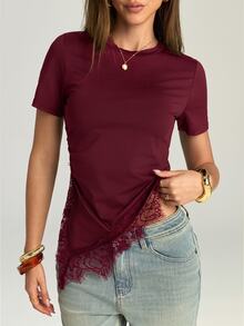 Camiseta ajustada elegante negra para mujer, blusas casuales de manga corta para verano con cintura ceñida, dobladillo asimétrico y ribete de encaje para vacaciones - Multicolor 4 - Ver 6
