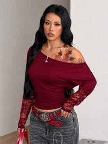 Coolane 女款不對稱單肩蕾絲拼接袖口短版百褶T恤 - 酒紅色 - 查看 5