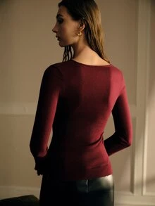 MOTF PREMIUM SWEATER WANITA WARNA POLOS DENGAN LEHER V DAN BAGIAN DADA YANG DILIPAT, PAS BADAN - Burgundy - View 3