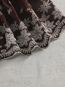 SHEIN Playful Pals 1件新生女嬰刺繡洋裝，可愛甜美棕色白色花卉荷葉邊蝴蝶結長袖圓領常規款，婚禮秋季假期用，附髮箍 - 棕色 - 查看 8