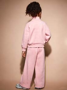 SHEIN 女童與幼童 2 件式運動套裝，淺粉色感溫布料，包含半拉鍊立領運動上衣與寬鬆運動長褲，柔軟舒適布料，適合女童休閒運動風，完美適用於日常穿著與戶外活動 - 淺粉色 - 查看 2