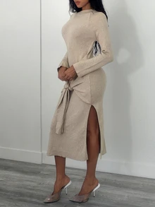 Elenzga Gaun Sweater Minimalis dengan Tali Pengikat dan Belahan Samping - Aprikot - View 1