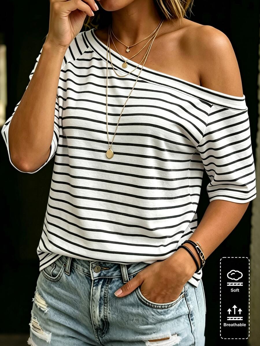 SHEIN LUNE CURVE Camiseta Feminina Plus Size Fashion Versátil com Ombro Assimétrico, Listrada, Manga Curta, Adequada para Ir ao Trabalho e Uso Casual - Preto e Branco - Visão 1