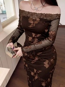 Feyla Gaun Elegan Pas Badan Lengan Panjang Off-Shoulder Berbahan Jacquard dan Renda Kontras untuk Wanita Ukuran Plus - Coffee Brown - View 3