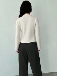Firerie 女款深花色不對稱領口金屬鈕扣前襟長袖針織上衣，休閒通勤毛衣，春秋冬季新品 - 杏色 - 查看 2