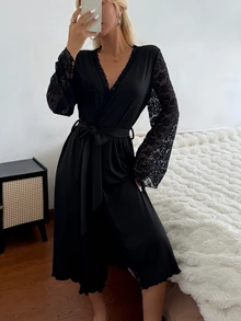 Dream Adore رداء أسود بخطوط عمودية منسوجة مع أكمام دانتيل، ملابس منزلية فاخرة أنيقة - الأسود - مشاهدة 3