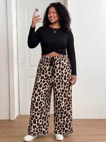 Shapeblank Set 2 Potong Kaos Lengan Panjang dengan Simpul Depan Ukuran Besar dan Celana Longgar Motif Leopard dengan Kantong - Hitam - View 7