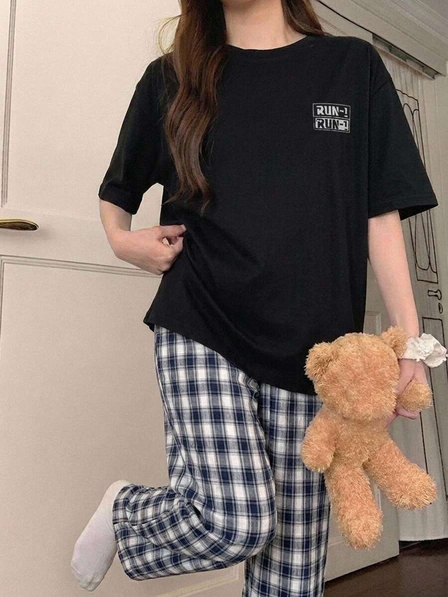 DAZY 2件組女款寬鬆短袖T恤與格紋直筒長款睡褲居家休閒套裝 - 黑色 - 查看 1