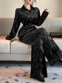 Livesso 黑色翻領花卉提花天鵝絨長袖襯衫配同款寬腿長褲，優雅兩件套，秋季款 - 黑色 - 查看 1