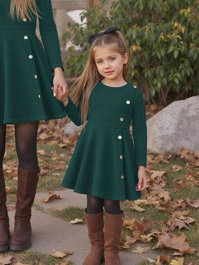 Emery Rose Kids Emery Rose Kids فستان ميدي أنيق وكاجوال للفتيات الصغيرات، بياقة طاقم وتصميم منقسم وأكمام قصيرة، مناسب للمدرسة والاستخدام اليومي الكاجوال، خريف/شتاء