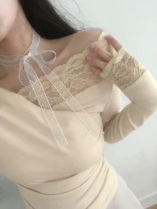 DAZY 設計感交叉V領蕾絲針織上衣女款，修身收腰內搭底層，露肩內搭上衣，適合春秋季 - 杏色 - 查看 4