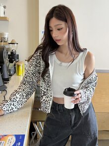 K-Vae Women's Grey Leopard Print Hooded Short Jacket, Slim Fit Flattering Sweatshirt - Multicolor - View 7