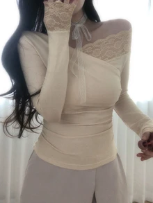DAZY 設計感交叉V領蕾絲針織上衣女款，修身收腰內搭底層，露肩內搭上衣，適合春秋季 - 杏色 - 查看 2