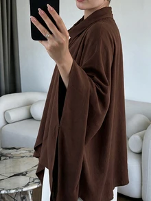 Lacomfia بلوزة نسائية أنيقة بتصميم فرنسي بسيط بياقة دائرية وشريط، قميص فريد عالي الجودة بمقاسات كبيرة - قهوة بني - مشاهدة 2