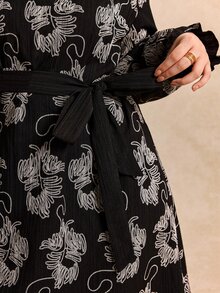 SHEIN Clasi CURVE Plus Size Women's French Vacation Style Printed Shirt Dress, Linen Texture Fabric, Collared Button-Down Puff Sleeve, Slit, Buckle Belt, Long Dress - Black - View 4