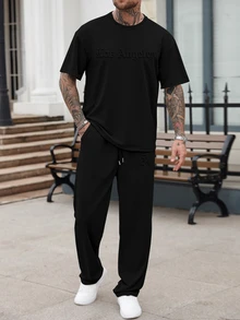 Manfinity Homme 男士休閒 INS 風格英文壓紋設計日常街頭穿搭男友丈夫禮物週年紀念禮物圓領寬鬆版型 T 恤套裝 - 黑色 - 查看 3