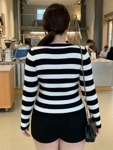 Dazy Plus V-Neck Striped Long Sleeve Korean Style Autumn/Winter Sweater - Black and White - View 5