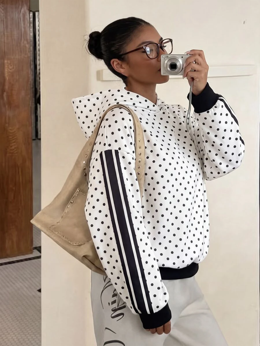 SHEIN 青少年女孩休閒時尚波點圖案厚實舒適柔軟衛衣,適合秋冬日常、街頭、戶外、Y2K、運動、校園、開學季,甜美少女風 - 白色 - 查看 1