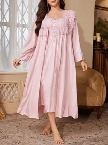 PalaceNights Set 2 Potong Gaun Tidur Ukuran Besar Bergaya Kerajaan dengan Bordir Tebal dan Hiasan Renda, Ukuran Plus, + Gaun Maxi Camisole - Dusty Pink - View 3