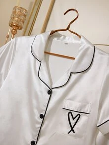 LuxeNights 愛心刺繡仿絲短袖上衣、短褲與長褲 3 件組睡衣套裝 - 白色 - 查看 5