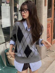 DAZY 女款拼色菱格紋寬鬆長袖V領休閒街頭風針織毛衣，適合春/秋度假 - 灰色 - 查看 4