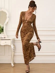 EastFlair Gaun Midi Seksi Slim Fit Lengan Panjang Motif Cetak Seluruh Permukaan dengan Leher V Dalam untuk Wanita - Coklat - View 1