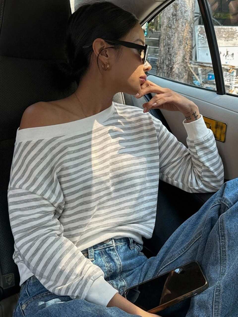 Striped Loose Cold Shoulder Long Sleeve Casual Street Vacation Korean Style Autumn/Winter Women's Sweatshirt