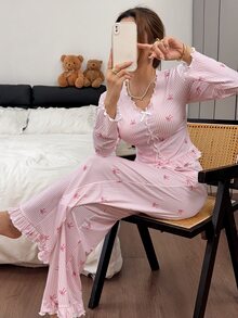 SHEIN طقم بيجامة علوي بأكمام طويلة وبنطال بطبعة فيونكة وردية مخططة مع ديكور فيونكة لطيفة - وردي - مشاهدة 1