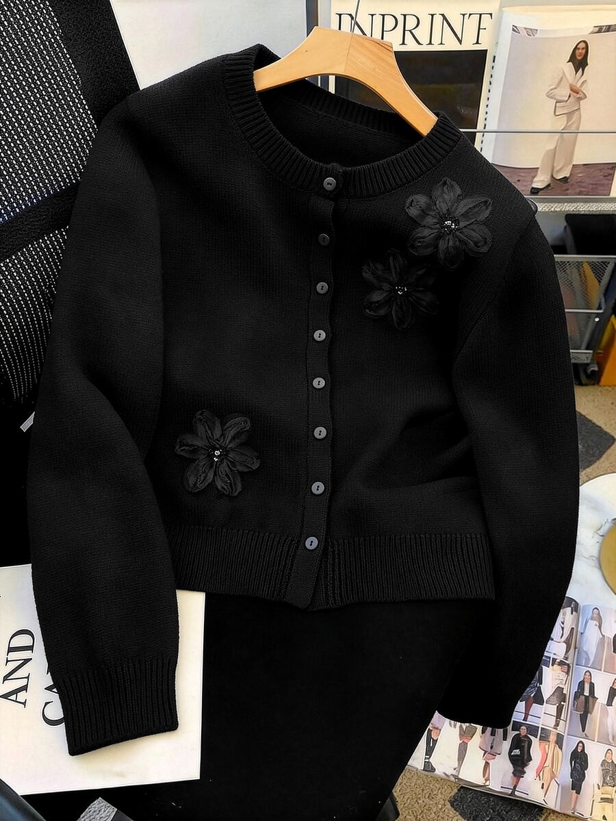 GlowEve CURVE Cardigan Formal Pagi Warna Hitam Motif Bunga 3D Elegan Ukuran Plus, Kerah Bulat, Kancing, Lengan Panjang, Cocok untuk Musim Semi dan Musim Dingin - Hitam - View 1