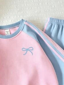 SHEIN 女童圓領蝴蝶結圖案拼色長袖運動衫與運動長褲休閒日常套裝 - 淺藍色 - 查看 3