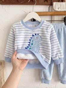 SHEIN 2件組男嬰可愛藍白恐龍刺繡條紋長袖圓領加厚戶外冬季度假毛絨套頭衛衣褲套裝 - 淺藍色 - 查看 8