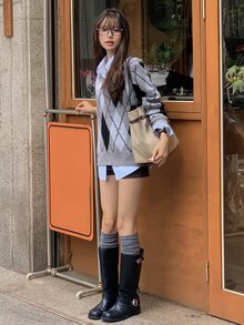 DAZY 女款拼色菱格紋寬鬆長袖V領休閒街頭風針織毛衣，適合春/秋度假 - 灰色 - 查看 6