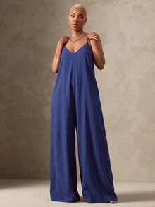 Vixey Jumpsuit longgar dengan motif geometris, leher V, tali cami yang dapat disesuaikan, dan potongan kaki ultra lebar. - Navy Blue - View 1