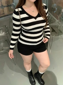 Dazy Plus V-Neck Striped Long Sleeve Korean Style Autumn/Winter Sweater - Black and White - View 3