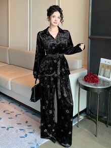 Livesso 黑色翻領花卉提花天鵝絨長袖襯衫配同款寬腿長褲，優雅兩件套，秋季款 - 黑色 - 查看 6