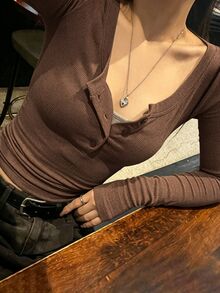 DAZY 女款時尚半開襟鈕扣長袖T恤 - 咖啡棕 - 查看 3