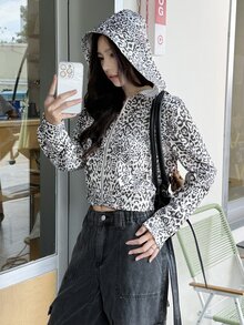 K-Vae Women's Grey Leopard Print Hooded Short Jacket, Slim Fit Flattering Sweatshirt - Multicolor - View 5