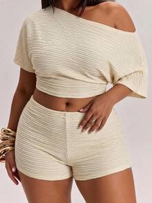 SHEIN BAE 休閒紋理布料大尺碼女款不對稱肩上衣與短褲兩件套 - 杏色 - 查看 7