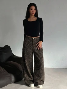 DAZY 女款豹紋寬腿休閒牛仔褲，水洗磨損設計 - 咖啡棕 - 查看 4