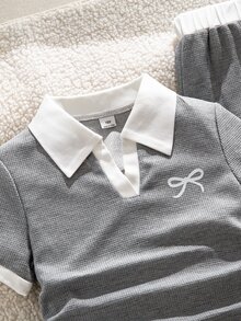 SHEIN Sparklyn 2件組青少年女孩韓系配色 Polo 領套裝，蝴蝶結刺繡羅紋短袖上衣搭配寬腿長褲 - 灰色 - 查看 5