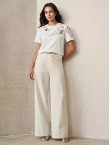Anewsta 女款優雅浪漫慵懶休閒百搭花卉刺繡圓領短袖T恤，白色花朵夏日茶會日常穿搭 - 白色 - 查看 3