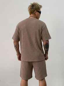 DAZY 春夏針織混色棕色布料短版彈性腰部舒適韓風男士T恤套裝 - 鏽棕色 - 查看 2