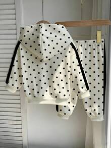 SHEIN Playful Pals طقم ملابس رياضي من قطعتين للفتيات الصغيرات، سويت شيرت بغطاء رأس وأكمام طويلة بطبعة نقاط بولكا وفيونكة ناعمة الملمس مع بنطال رياضي مطابق، مناسب للخريف/الشتاء - متعدد الألوان - مشاهدة 2