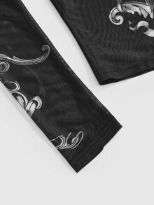 ROMWE Grunge Punk Atasan Lengan Panjang Jala Transparan dengan Motif Malaikat Plaster Abad Pertengahan dan Slogan - Hitam - View 4