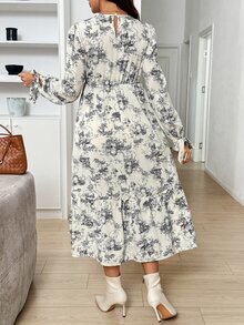 SHEIN 孕婦花卉印花圓領長袖荷葉邊休閒洋裝 - 黑與白 - 查看 6