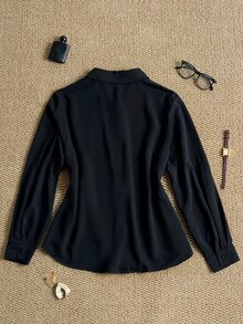Grovea Blus Longgar Lengan Panjang Berpotongan Melengkung Elegan Warna Polos untuk Wanita Ukuran Besar, Dekorasi Gesper Logam, Musim Semi/Gugur - Hitam - View 2